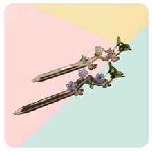 Load image into Gallery viewer, Wavy Flower Dabber with Leaves | Shop Bloomfield
