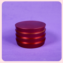 Load image into Gallery viewer, Cool Red Weed Grinder with Kief Chamber and Scoop